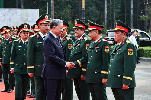 Tổng Bí thư Tô Lâm: Quân khu 7 anh hùng sẽ thực hiện thắng lợi và hoàn thành xuất sắc nhiệm vụ được giao