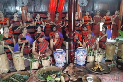 Đồng bào Pa Cô tưng bừng đón Tết Aza trên dãy Trường Sơn
