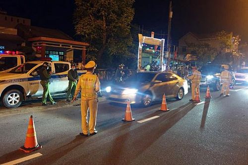 CSGT làm nhiệm vụ 'kép' ở địa bàn giáp ranh