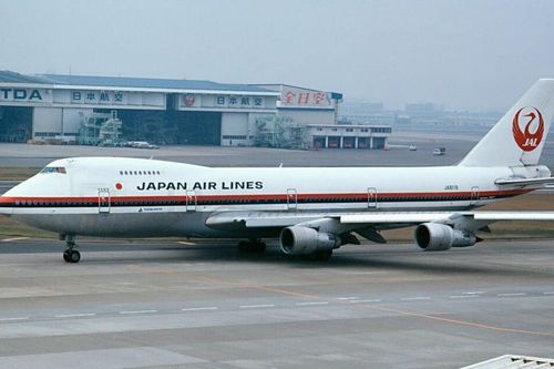 Máy bay của hãng hàng không Japan Airlines nổ lốp khi hạ cánh