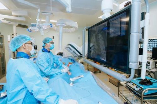 Suýt nguy hiểm tính mạng vì tự ý tiêm thuốc chữa đau lưng