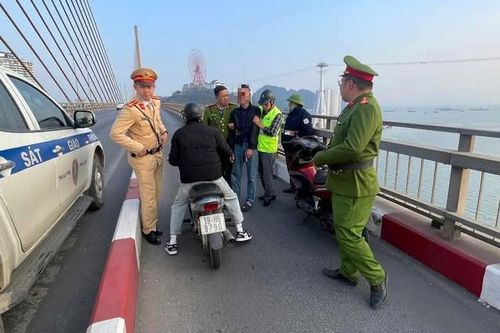 Buồn chuyện gia đình, nam thanh niên nghĩ quẩn lên cầu Bãi Cháy định tự vẫn
