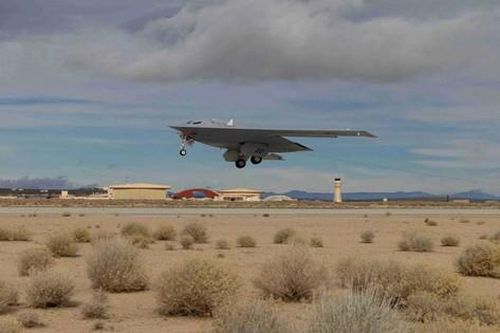 Mỹ thử nghiệm máy bay ném bom tàng hình B-21 Raider