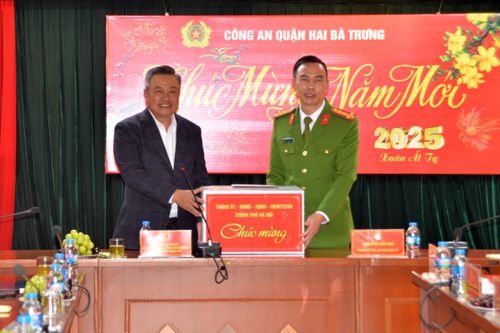Chủ tịch UBND TP Hà Nội chúc Tết, động viên cán bộ, chiến sỹ CAQ Hai Bà Trưng
