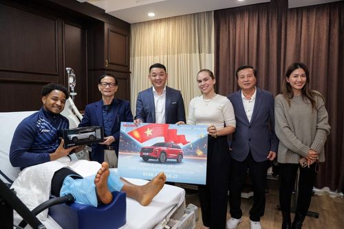 Đại gia tặng ôtô cho Xuân Son là ai?