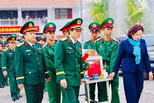 Điện Biên truy điệu, an táng 8 hài cốt liệt sĩ
