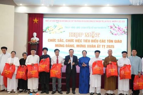 Bến Tre họp mặt chức sắc, chức việc tiêu biểu các tôn giáo