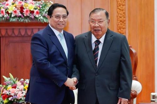 Thủ tướng Phạm Minh Chính gặp gỡ các nguyên lãnh đạo cấp cao Lào