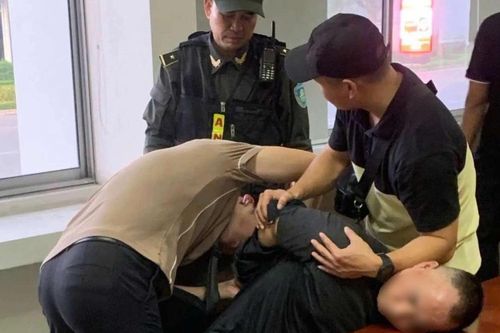 Bắt 2 người nước ngoài 'cưỡi mây' để trộm cắp
