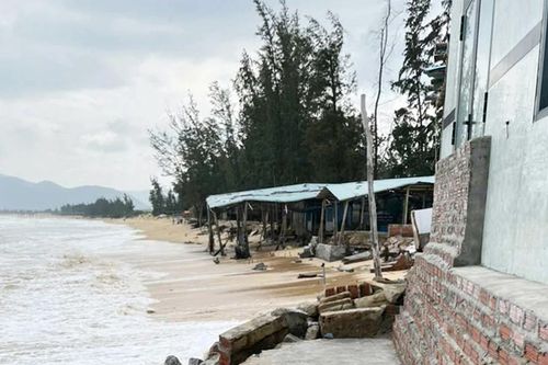 Bờ biển An Quan Đông (Bình Định) bị xâm thực