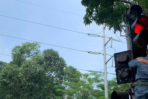 Triển khai lắp đặt biển báo, mũi tên tại các giao lộ được quẹo phải khi đèn đỏ