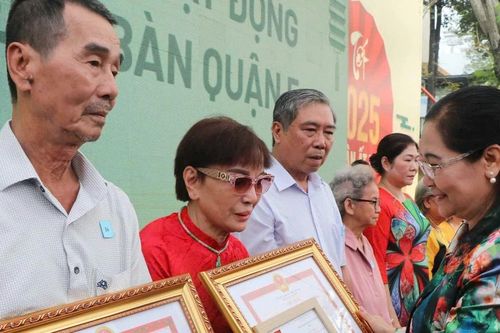 Quận 5 tri ân, khen thưởng người tham gia hoạt động khu phố, tổ dân phố tiêu biểu