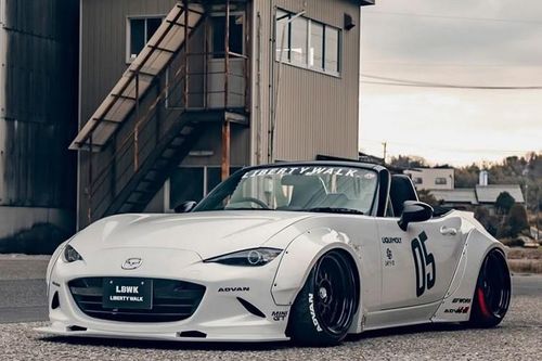 Mazda MX-5 giá rẻ độ 'lết đất' như siêu xe chỉ 112 triệu