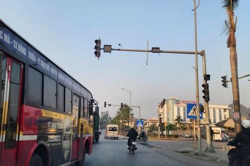 Quảng Ninh: Loạt đèn giao thông 'chết' gây nguy cơ TNGT, lỗi vi phạm