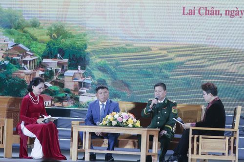 Những món quà nặng tình đồng chí, đậm tình quân dân trên biên giới Pa Tần