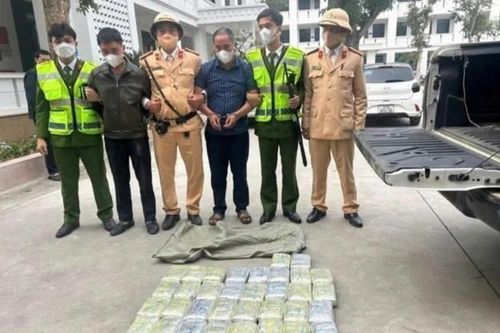 Nổ súng chỉ thiên khống chế một chủ tịch xã ở Nghệ An cùng khối lượng lớn tang vật nghi heroin
