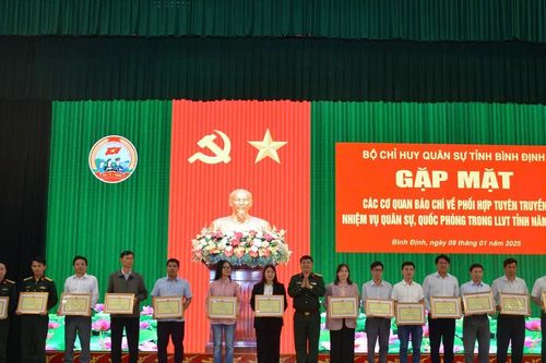 Báo chí góp phần thực hiện thắng lợi nhiệm vụ quốc phòng trên quê hương Bình Định