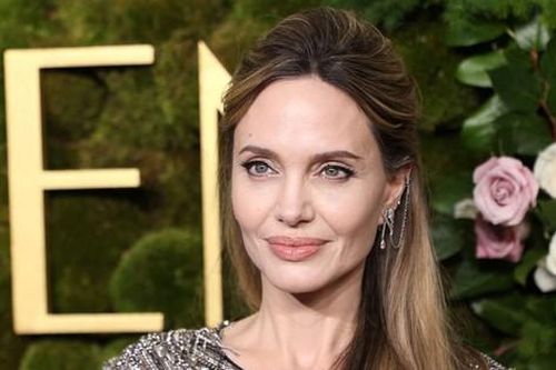 Angelina Jolie gặp trở ngại vì Brad Pitt