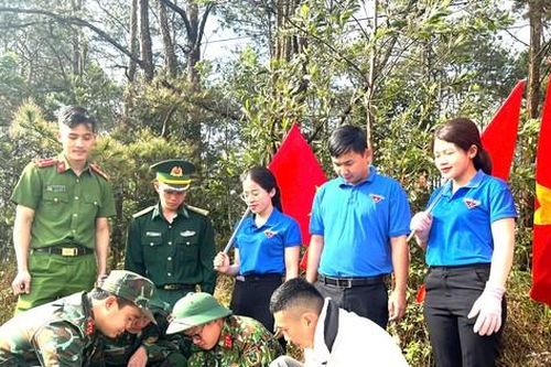 Mang ánh điện thắp sáng đường biên Đắk Nông