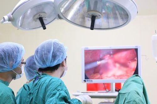 Mâu thuẫn từ áp lực kinh tế cận Tết, thanh niên tự đâm thấu gan