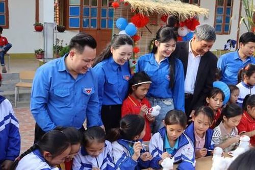 Tuổi trẻ Sơn La mang Tết ấm đến học sinh vùng cao