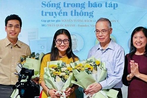 Nghệ thuật sống tỉnh thức giữa bão táp truyền thông