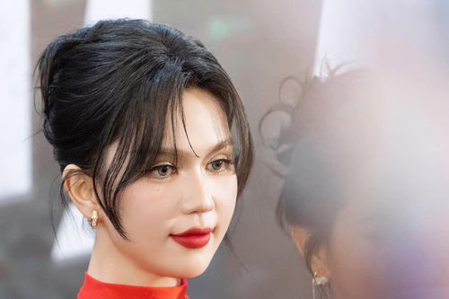 'Chị dâu' của Ngọc Trinh, Việt Hương âm thầm thu 100 tỷ