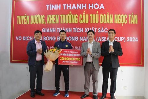 Cầu thủ Doãn Ngọc Tân được thưởng 300 triệu đồng