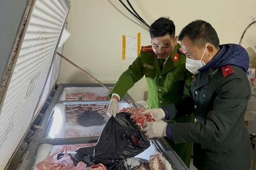Ngăn chặn gần 3,3 tấn thực phẩm không đảm bảo chất lượng tuồn ra thị trường