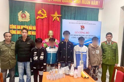 Phát hiện 2 thanh niên đốt pháo, 'khui' ra nhóm học sinh sản xuất pháo nổ