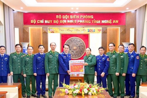 Bộ Tư lệnh Cảnh sát biển Việt Nam chúc Tết Bộ đội Biên phòng Nghệ An