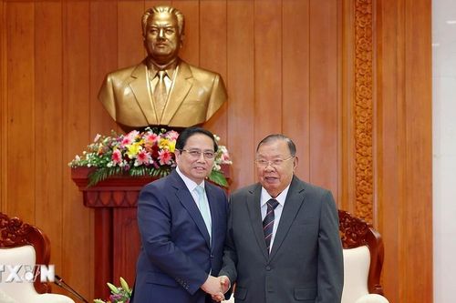Thủ tướng Phạm Minh Chính gặp các nguyên lãnh đạo cấp cao của Lào