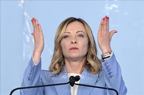 Thủ tướng Italy cam kết cải cách bầu cử, cắt giảm thuế