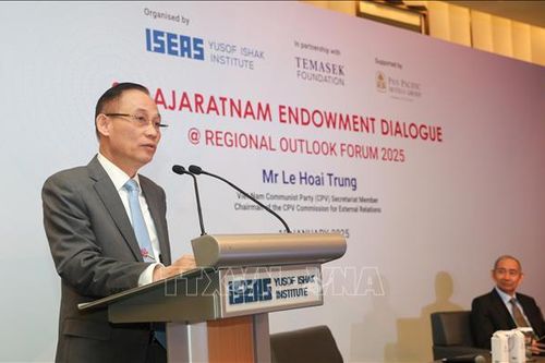 Trưởng Ban Đối ngoại Trung ương Lê Hoài Trung thăm và làm việc tại Singapore