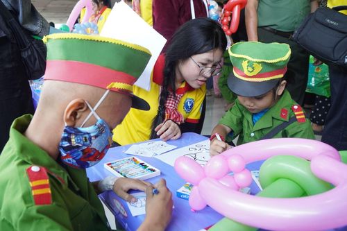 TP Hồ Chí Minh: Nhiều đơn vị, doanh nghiệp chăm lo Tết cho các bệnh nhi ung thư