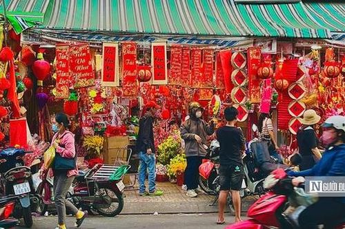 Không khí Tết rộn ràng ở khu phố cổ nhất Tp.HCM