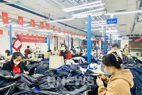 Doanh nghiệp dệt may, da giày cải thiện thưởng Tết, hút lao động mới