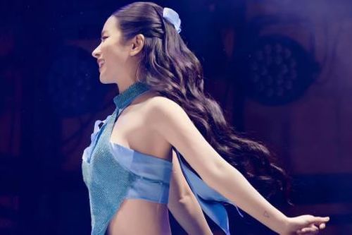 Nữ DJ bị đuổi vì ăn mặc kín đáo, từng khóc 7 ngày 7 đêm do sửa mũi hỏng
