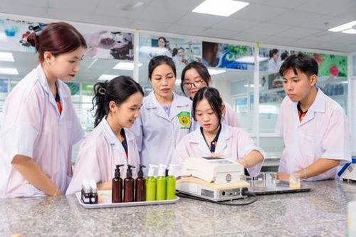 Bắt nhịp xu hướng chăm sóc sắc đẹp thời kỳ 4.0 với ngành Công nghệ thẩm mỹ