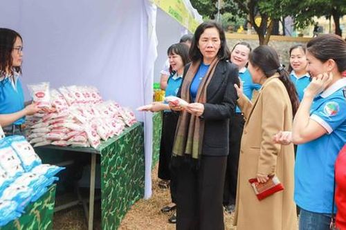 384 suất hàng '0 đồng' tặng phụ nữ dân tộc thiểu số ở Lai Châu đón Tết