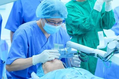 TPHCM: Ứng dụng công nghệ Flacs trong điều trị đục thể thủy tinh