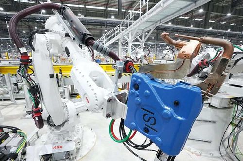 Tỷ phú Phạm Nhật Vượng lập công ty chuyên nghiên cứu phát triển và ứng dụng người máy