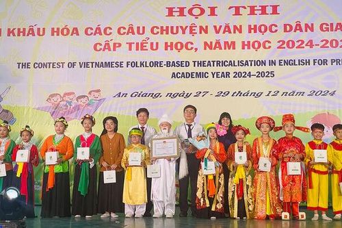 Tiếng Anh qua sân khấu