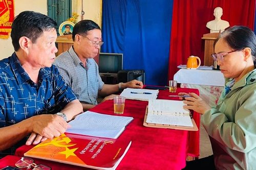 Bàu Cạn nhất thể hóa chức danh bí thư chi bộ và trưởng thôn