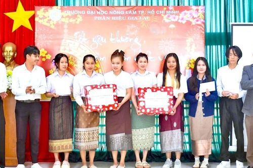 Gia Lai: Thăm, chúc Tết lưu học sinh tỉnh Champasak nhân dịp Tết Nguyên đán Ất Tỵ