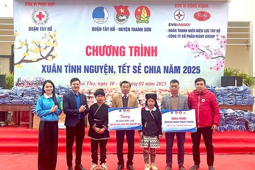 Chương trình 'Xuân tình nguyện - Tết sẻ chia năm 2025'