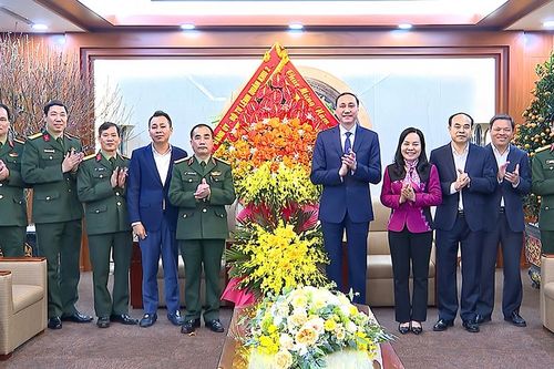 Bộ Tư lệnh Quân khu 2 thăm, chúc Tết tỉnh Phú Thọ