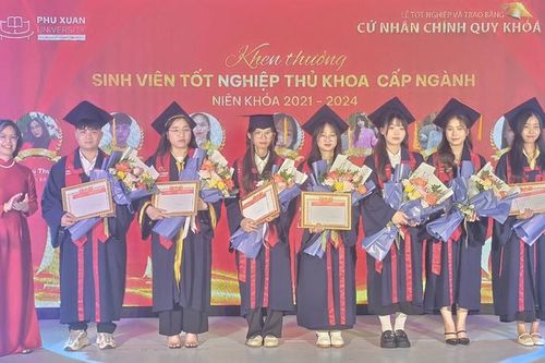 Trường Đại học Phú Xuân trao bằng tốt nghiệp cho gần 200 tân cử nhân