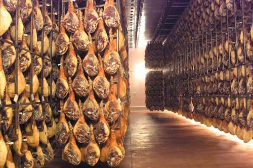 Tết Ất Tỵ 2025: Đùi heo muối Iberico chinh phục vị giác, lan tỏa đẳng cấp