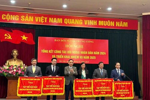 Vusta nhận Cờ thi đua năm 2024 của Ban Đối ngoại Trung ương
